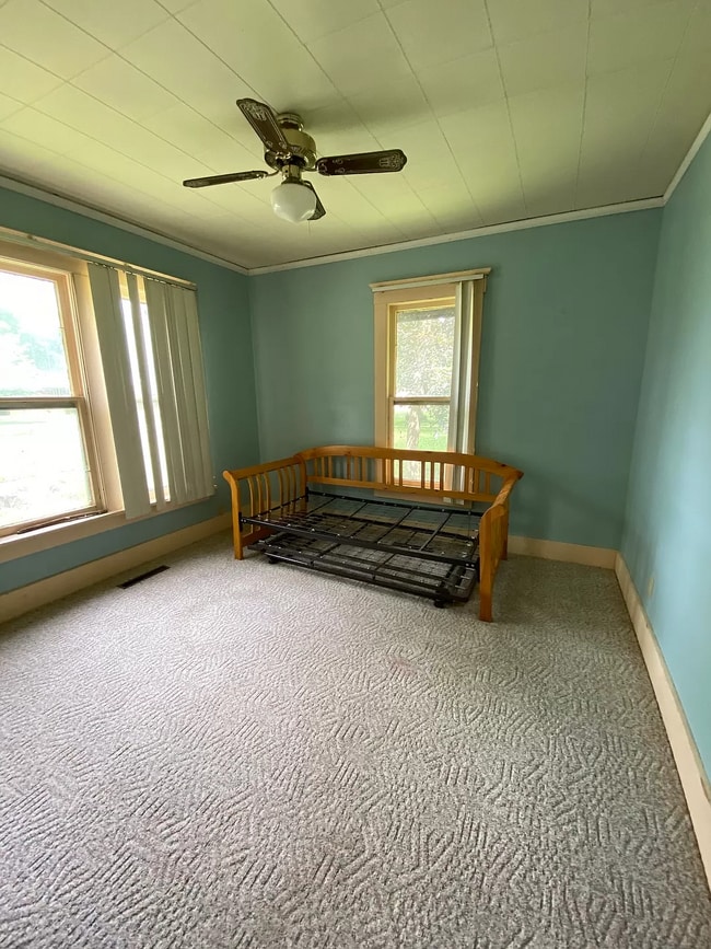 Building Photo - 305 E Elm St