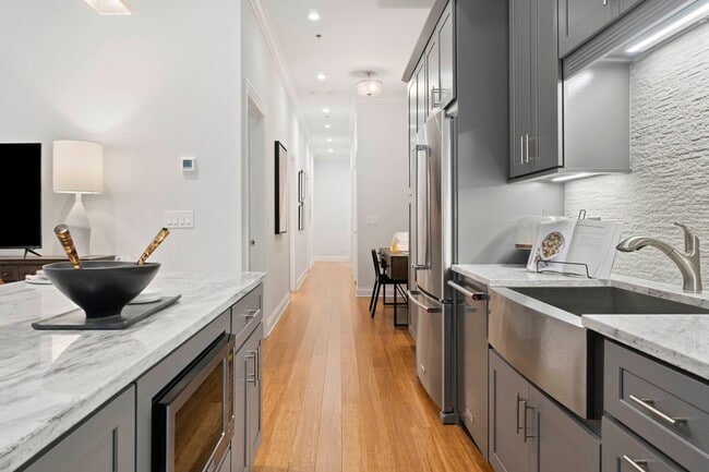 Foto del edificio - 1054 W Monroe St