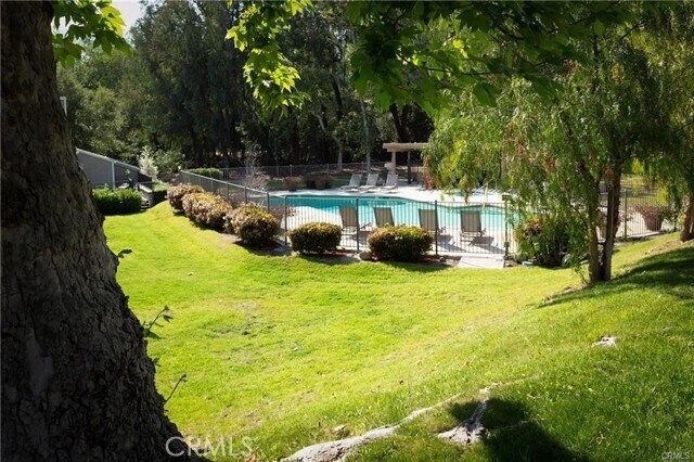 Foto del edificio - 23541 Ave La Caza