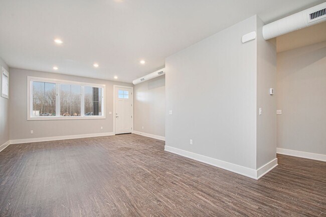 Building Photo - Two Bedroom | Two Bath in Ada, MI