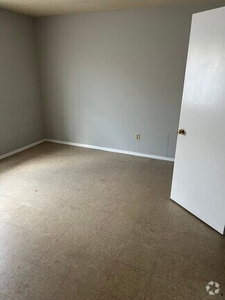 Building Photo - 2200 Pearce Ave