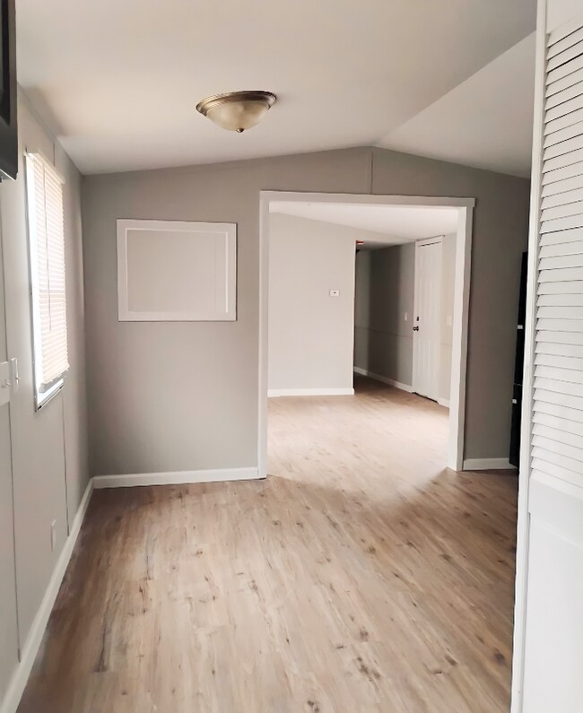 Foto del edificio - 154 Maple Dr