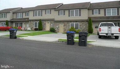 Building Photo - 142 Sable Dr