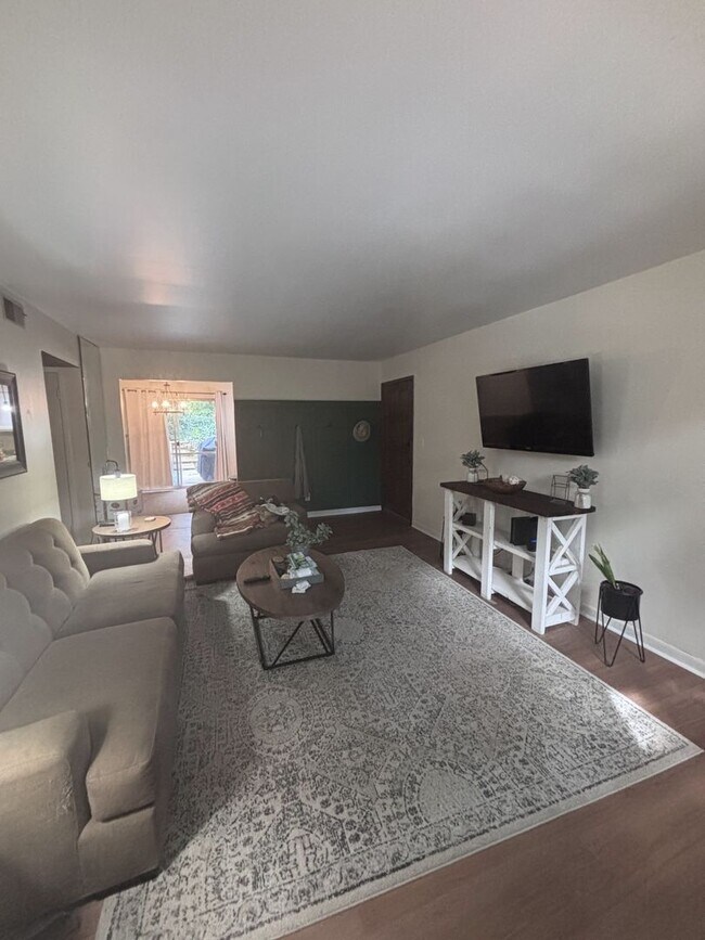 Foto del edificio - 2703 Southbury Cir