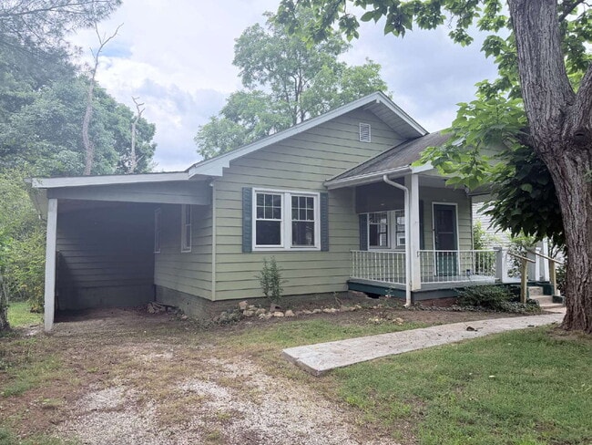 Building Photo - Room to Breathe in West Asheville — 3BR/2BA with a Third-Acre Private Yard