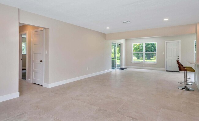 Foto del edificio - 2001 Collier Ave