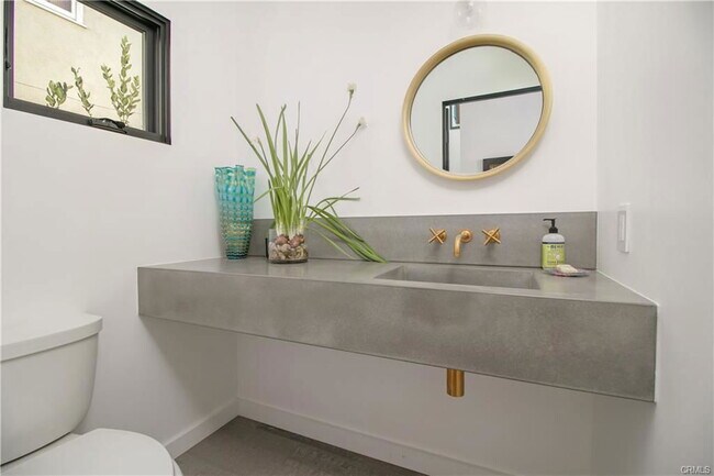 Foto del edificio - 246 Orange St