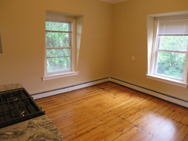 Building Photo - 12 Tufts St