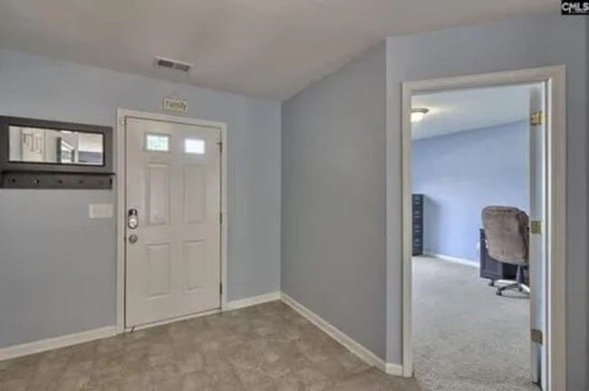 Building Photo - Great Location with Plenty of Space.
