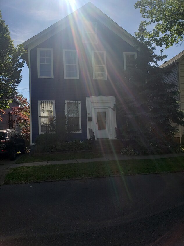 Primary Photo - 29 College St