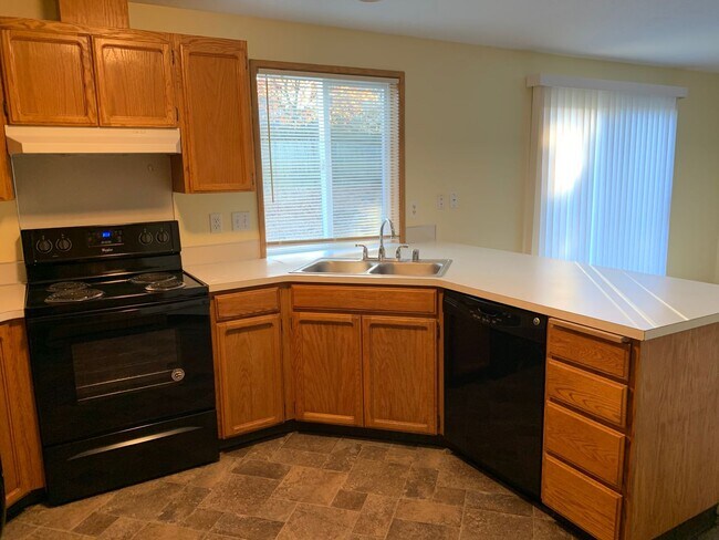 Foto del edificio - Spacious Home with Large Backyard in Union...