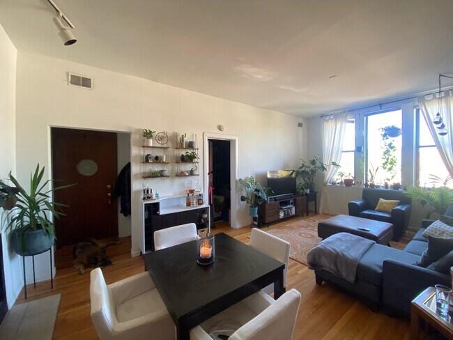 Foto del edificio - 3454 N Southport Ave