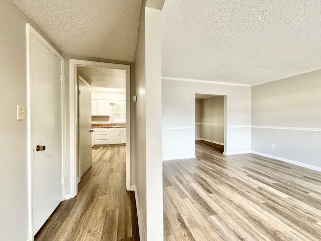 Foto del edificio - 3 Bedroom Townhome Close to Guilford College