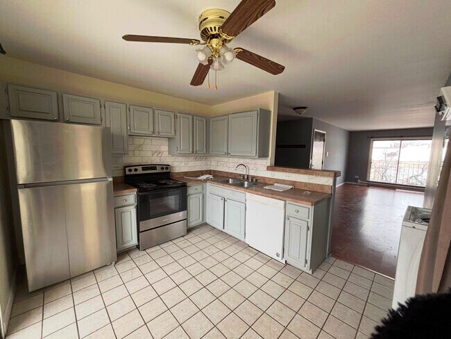 Foto del edificio - 175 N Waters Edge Dr