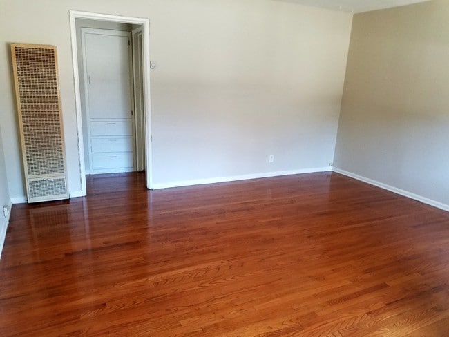 Living Room & Heater - 3351 Caroline Ave