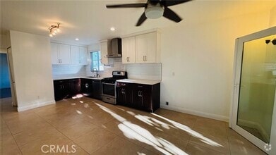 Building Photo - 3933 N Shadydale Ave