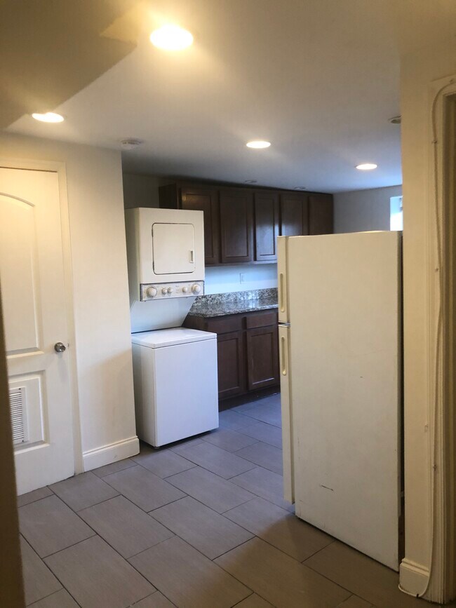 Kitchen 2 - 1338 W North Ave