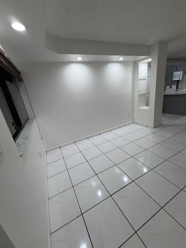 Foto del edificio - 2735 W 61st St