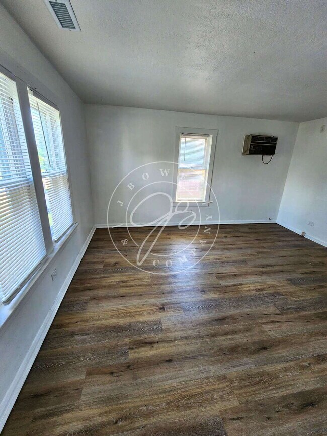 Foto del edificio - Updated West Toledo Upper unit! 2 Bedroom – Water Included!