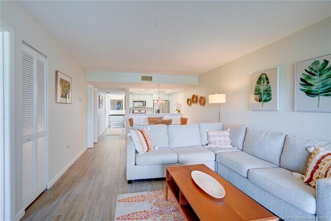 Building Photo - 5553 NE Gulfstream Way