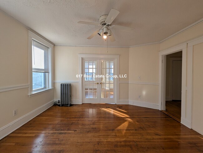 Building Photo - 8 Barrows St