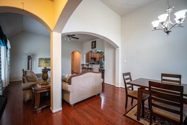 Foto del edificio - 4138 Falvel Shadow Creek Dr