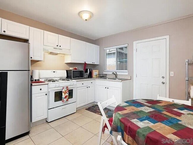 Foto del edificio - 1380 Grove Ave