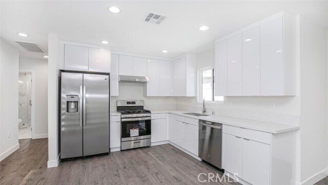 Foto del edificio - 10424 Woodley Ave