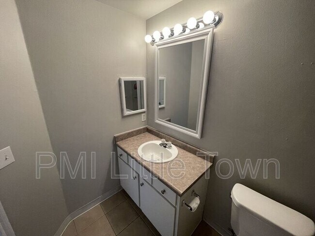 Building Photo - 12924 Ironstone Way