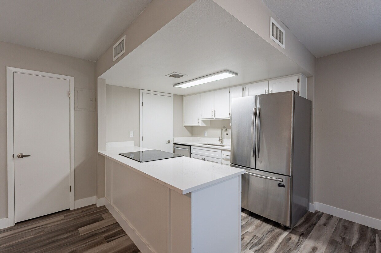 Foto principal - 4744 E Portland St