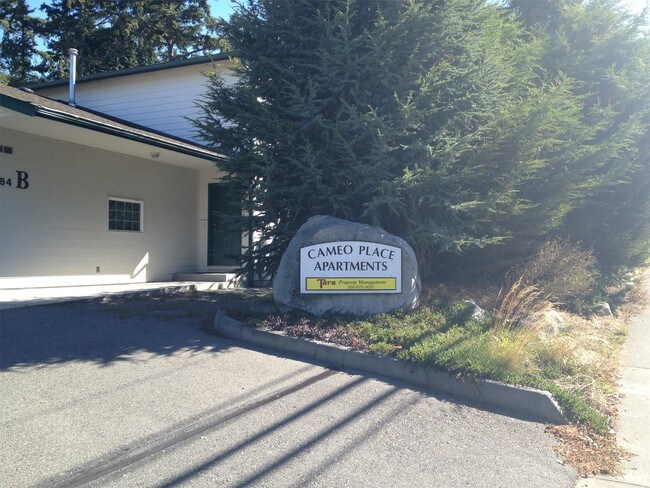 Building Photo - 984 E Whidbey Ave