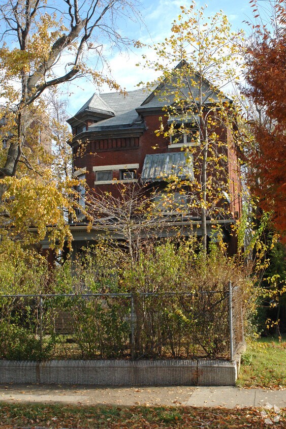 Foto del edificio - 1121 Garvin Pl