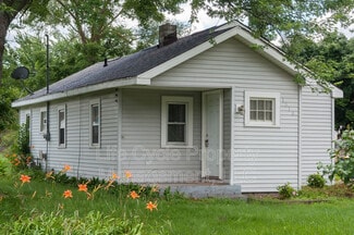 Building Photo - 1310 Beechwood St NE