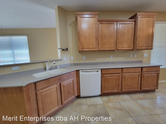 Building Photo - 2 br, 2 bath House - 567 W TWIN PEAKS PKWY