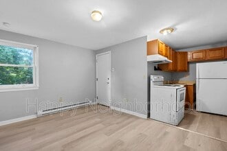 Building Photo - 451 Divinity St