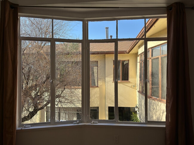 Building Photo - 1001 S Sierra Bonita Ave