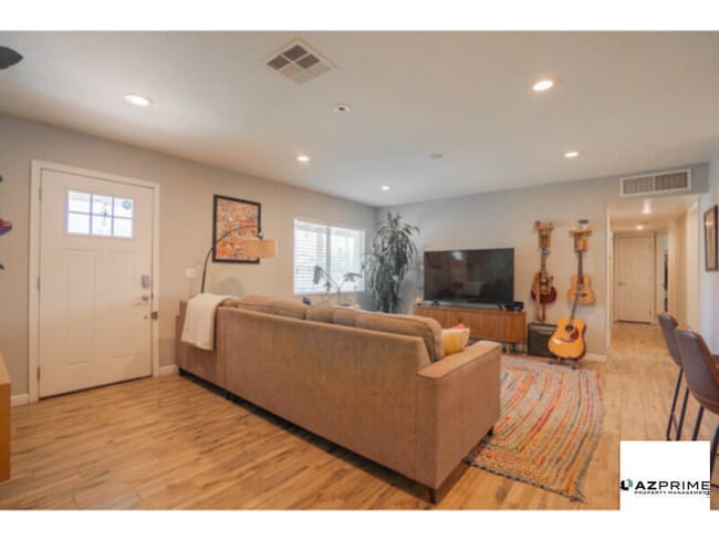 Building Photo - Lovely 3/2 Phoenix House - Backyard Oasis ...