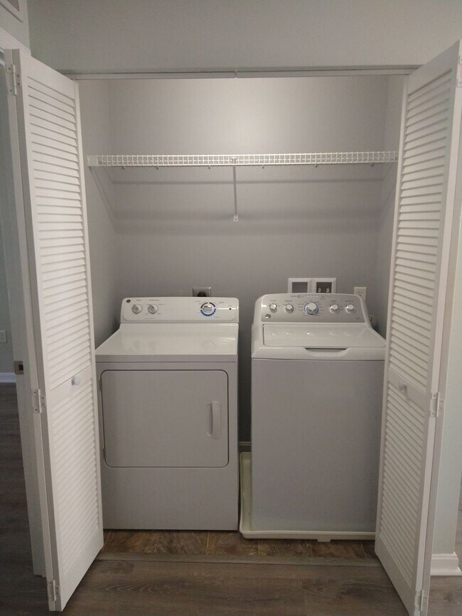 Building Photo - MOVE IN READY - 3 Bed 2.5 Bath Carlisle PA