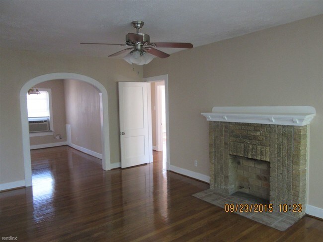 Foto del edificio - 1 br, 1 bath Duplex - 2715 Cleburne St Apt...