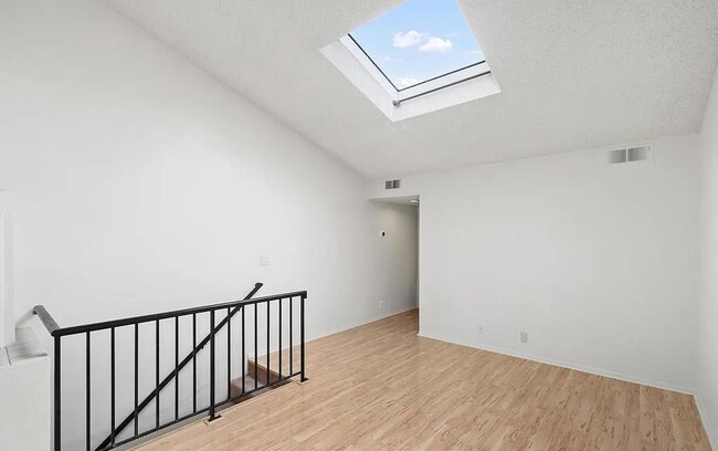 Building Photo - 137 N Oak Knoll Ave