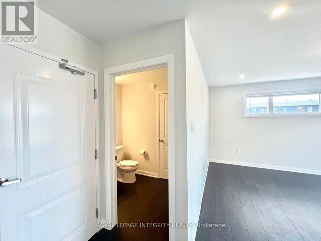 Building Photo - 713 Arcadian Private