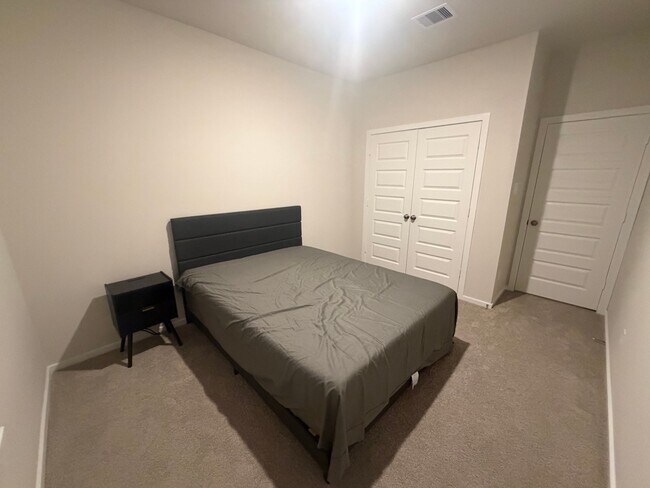 Building Photo - 4206 Laurel Oak Cir