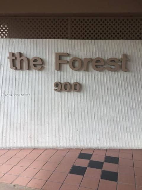 Foto del edificio - 900 St Charles Pl