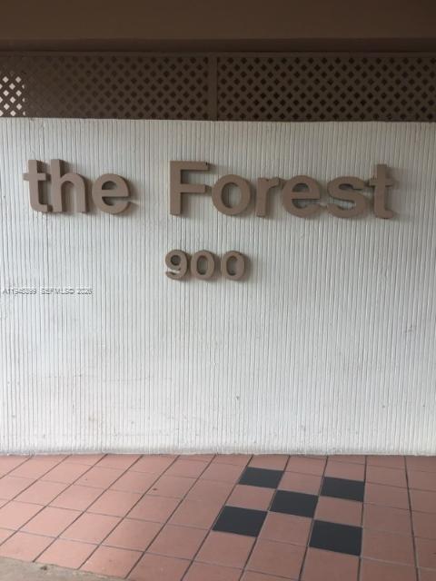 Building Photo - 900 St Charles Pl