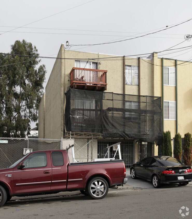 Building Photo - 649 Linden St