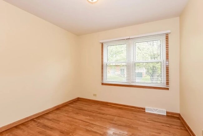Building Photo - 415 Langford Dr