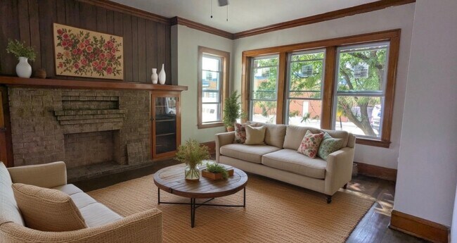 Building Photo - 2015 N LeClaire Ave