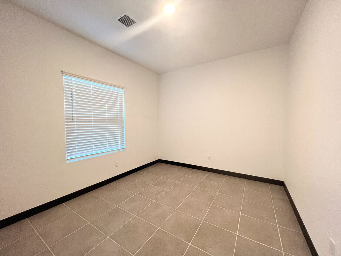Foto principal - Mission Valley 3 Bedroom 2.5 Bath Townhome