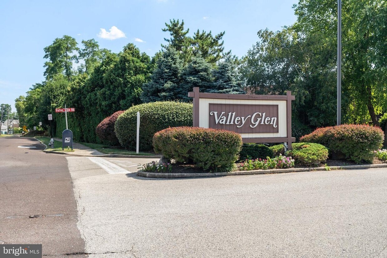 Primary Photo - 501 Valley Glen Rd