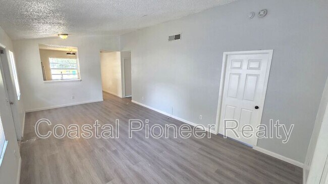 Foto del edificio - 3144 Huron Ave